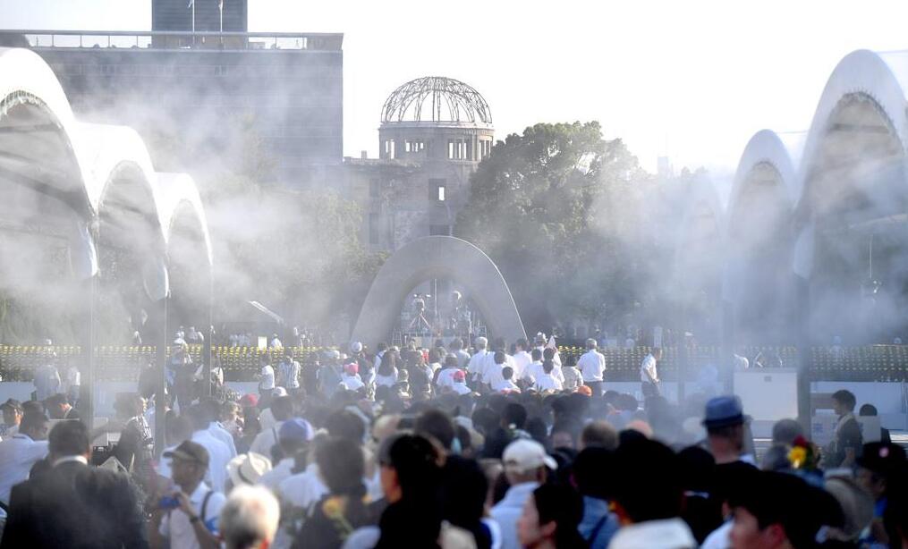 广岛举行和平纪念仪式:呼吁日本为无核世界发挥作用 安倍默哀